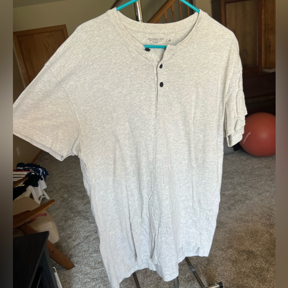 Abercrombie & Fitch Light Gray Short Sleeve Henley Tee